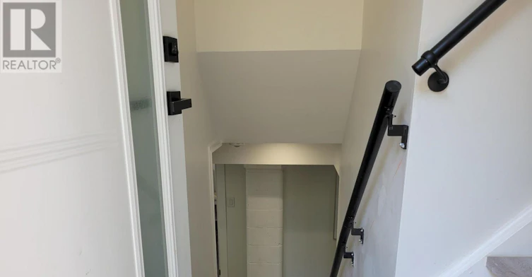 22 Bilardi Court, Hamilton, ON, L8H 3G3 - 2