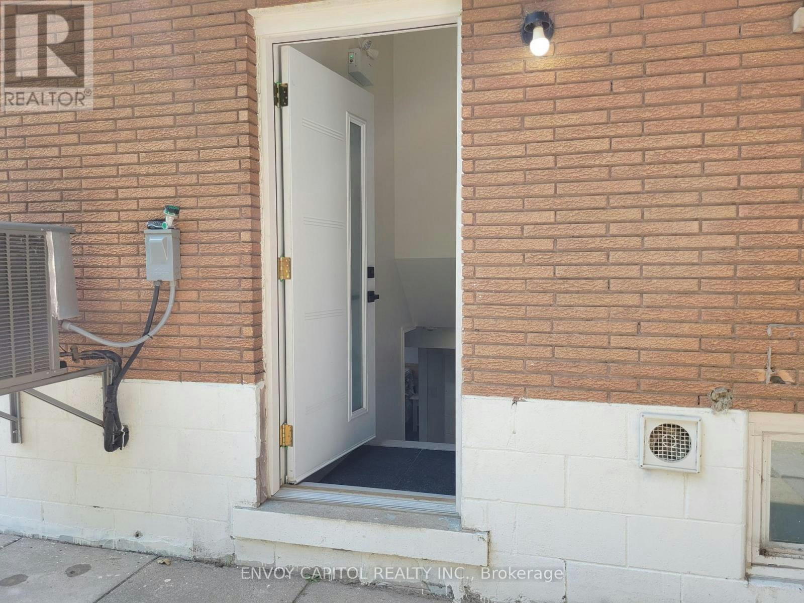 22 Bilardi Court, Hamilton, ON, L8H 3G3 - 3