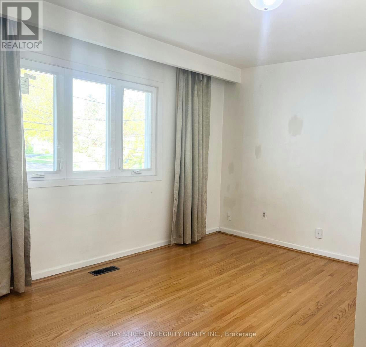 27 Tollerton Avenue, Toronto, ON, M2K 2H1 - 7