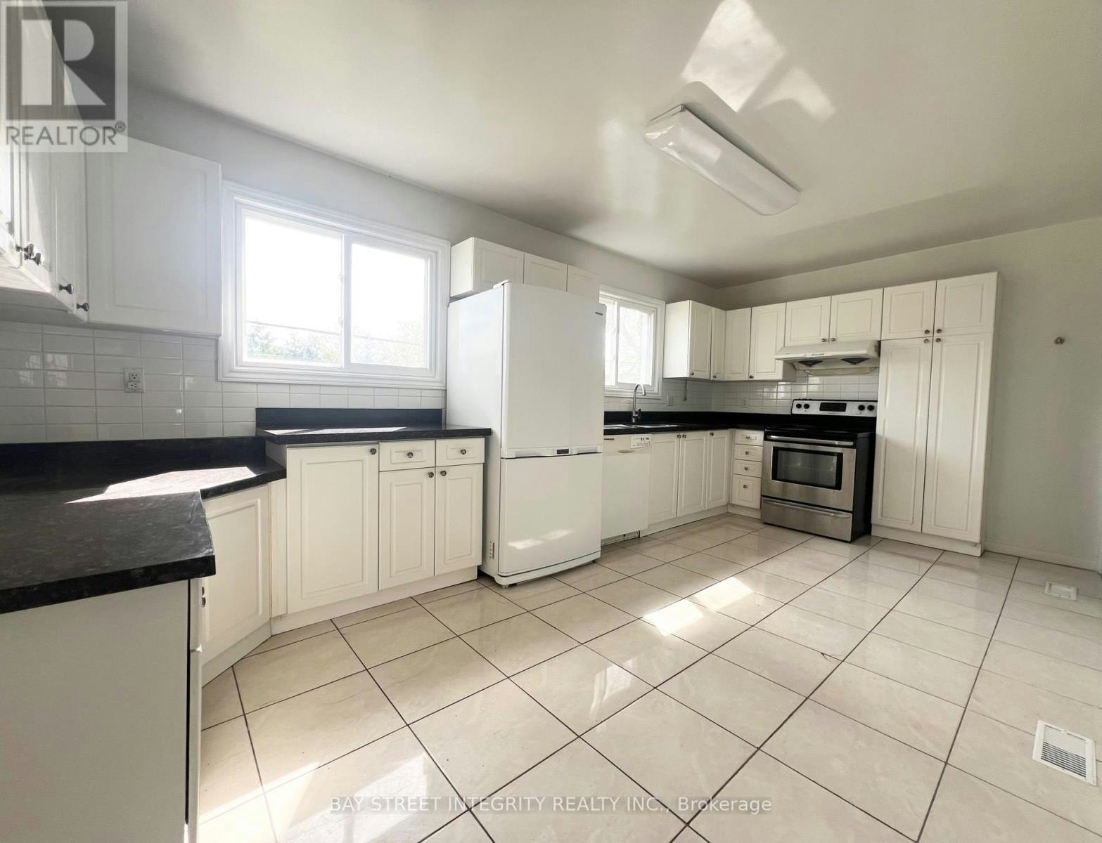 27 Tollerton Avenue, Toronto, ON, M2K 2H1 - 4
