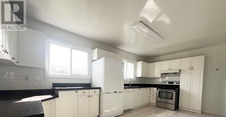 27 Tollerton Avenue, Toronto, ON, M2K 2H1 - 4