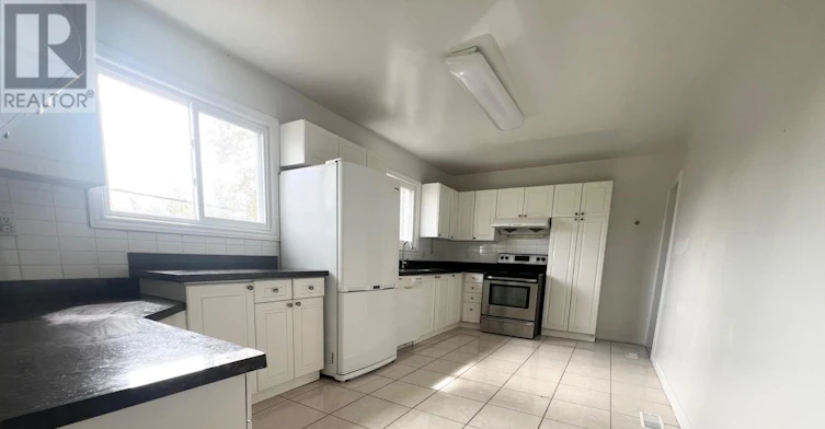27 Tollerton Avenue, Toronto, ON, M2K 2H1 - 10