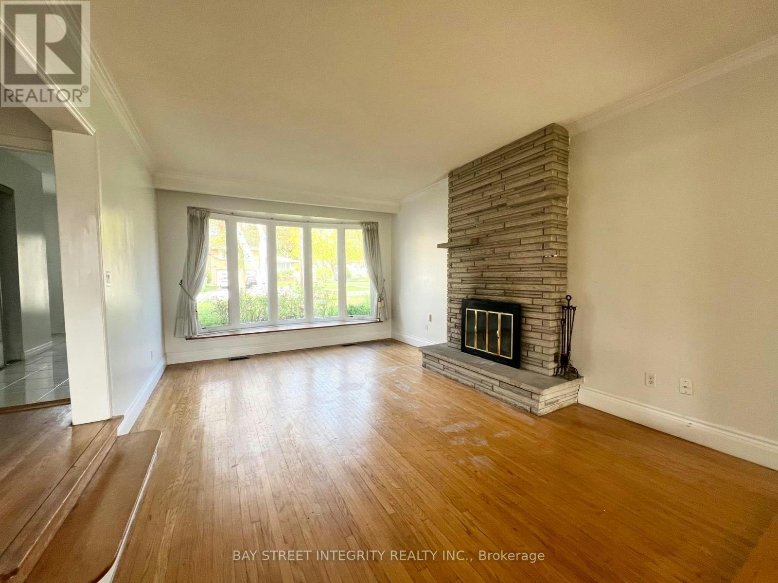 27 Tollerton Avenue, Toronto, ON, M2K 2H1 - 3