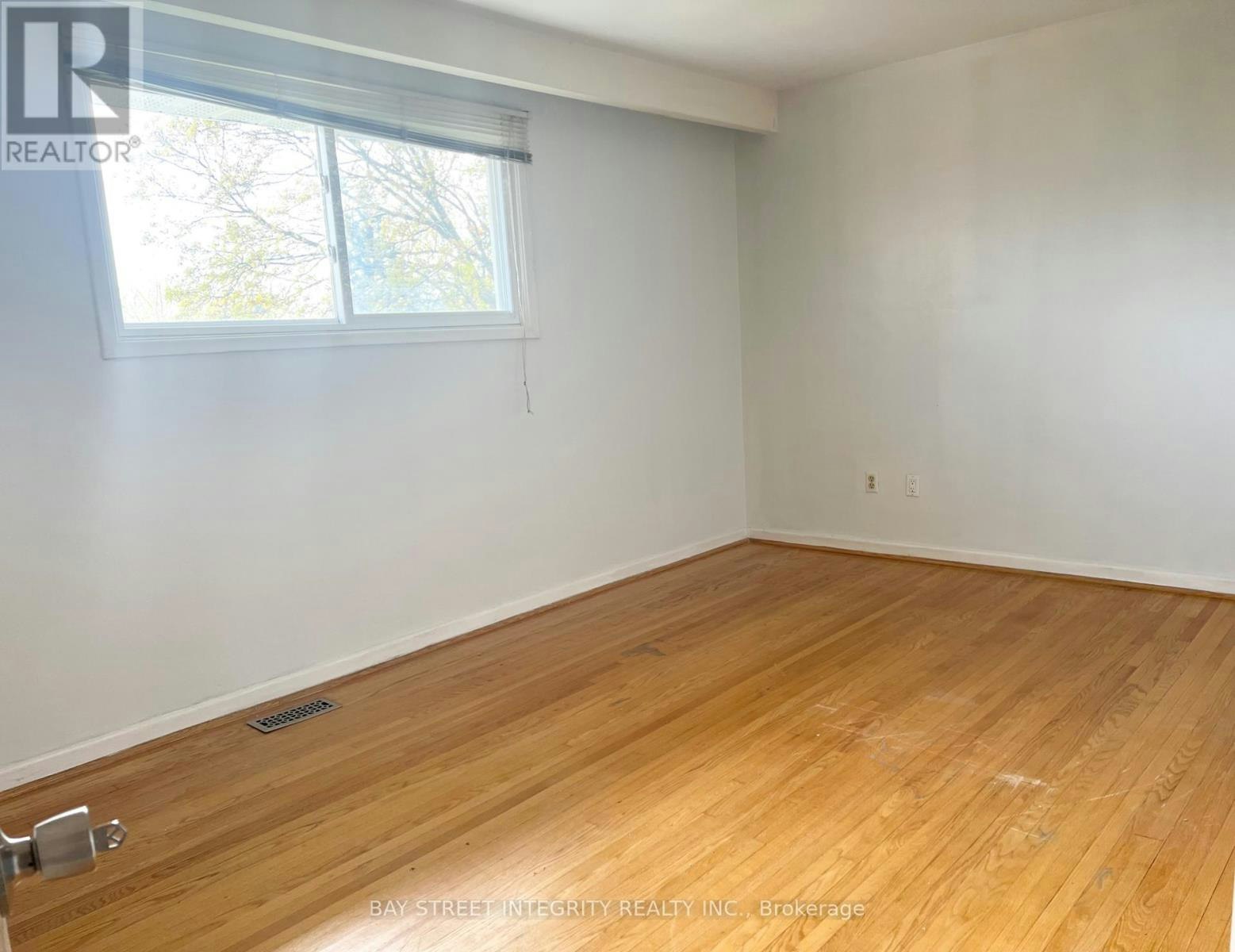 27 Tollerton Avenue, Toronto, ON, M2K 2H1 - 6