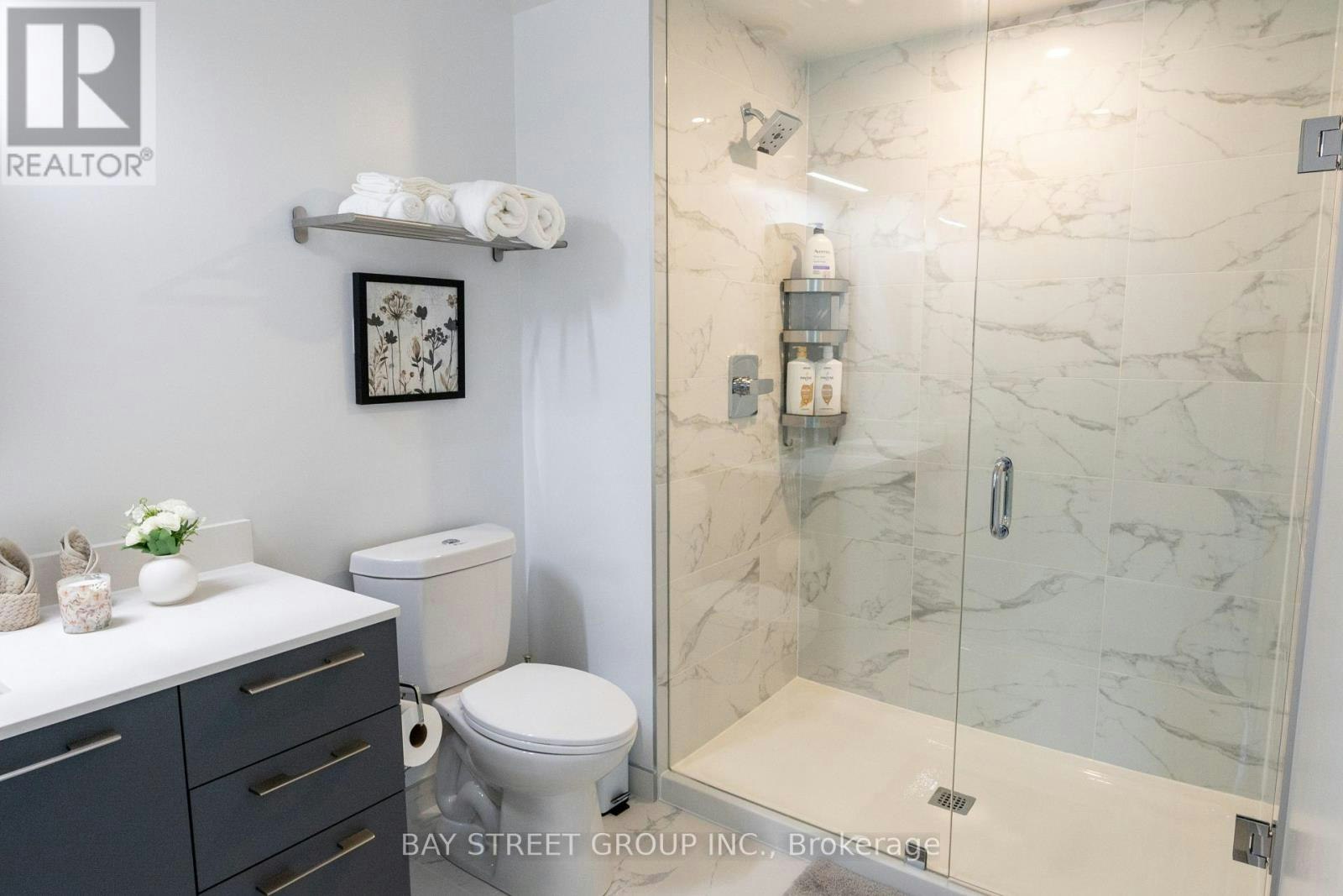 A 3207-8 Water Walk Drive, Markham, ON, L3R 6L4 4