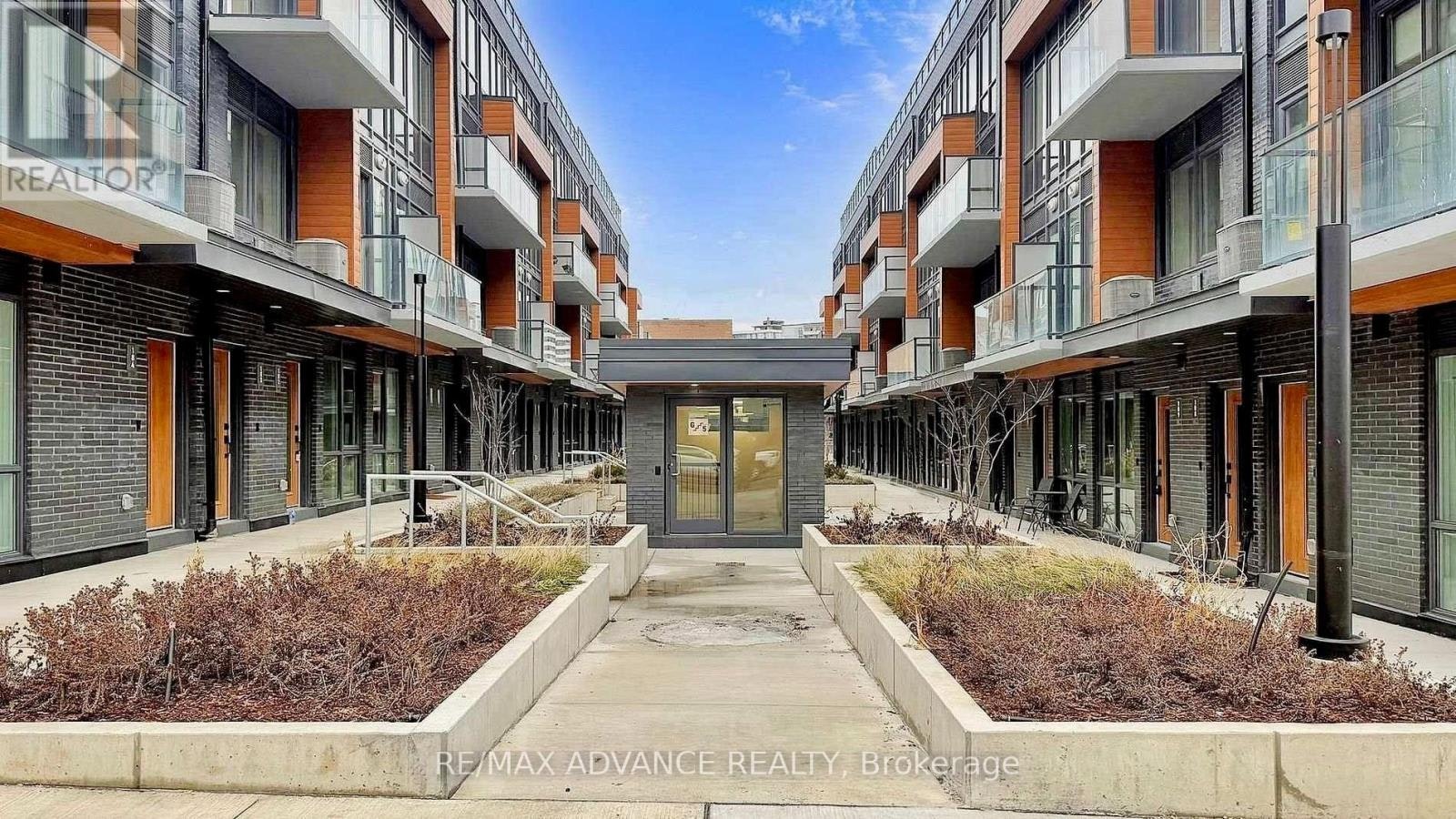 3-75 Curlew Drive, Toronto, ON, M3A 0A9 - 2