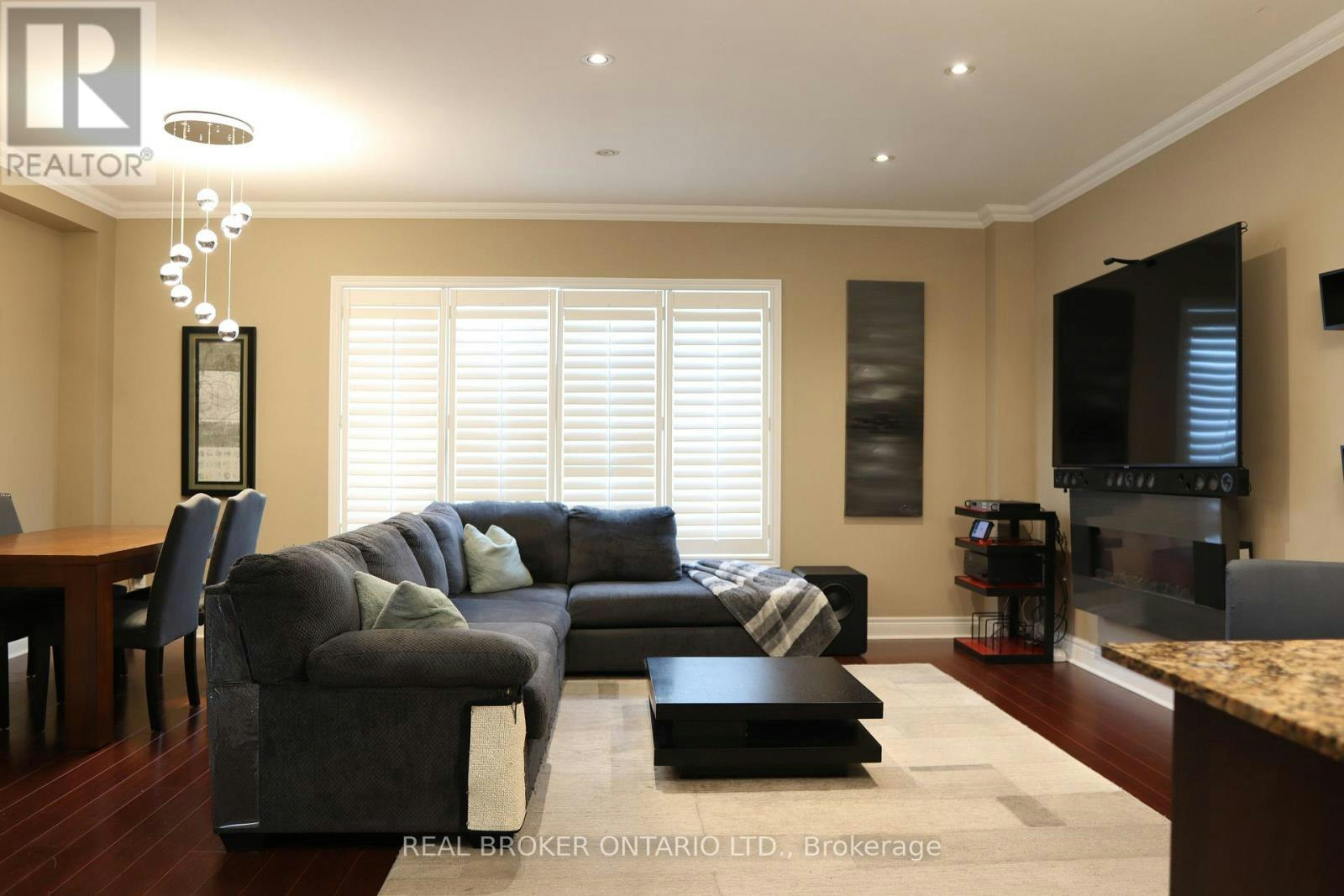 17-215 16th Avenue, Richmond Hill, ON, L4L 0T8 - 2