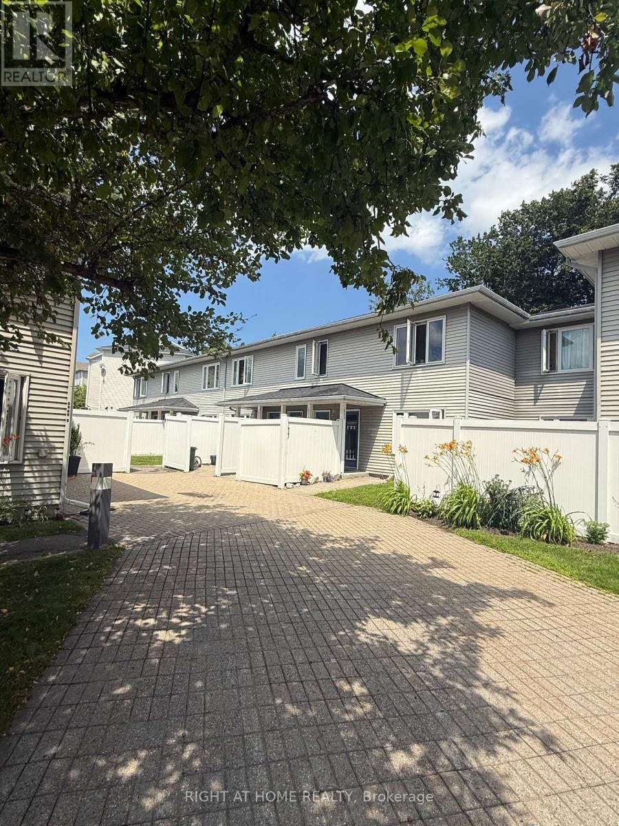 B-1035 Cummings Avenue, Ottawa, ON, K1J 9K5