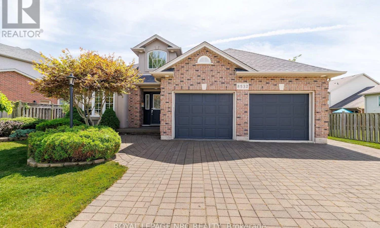 8532 Heikoop Crescent