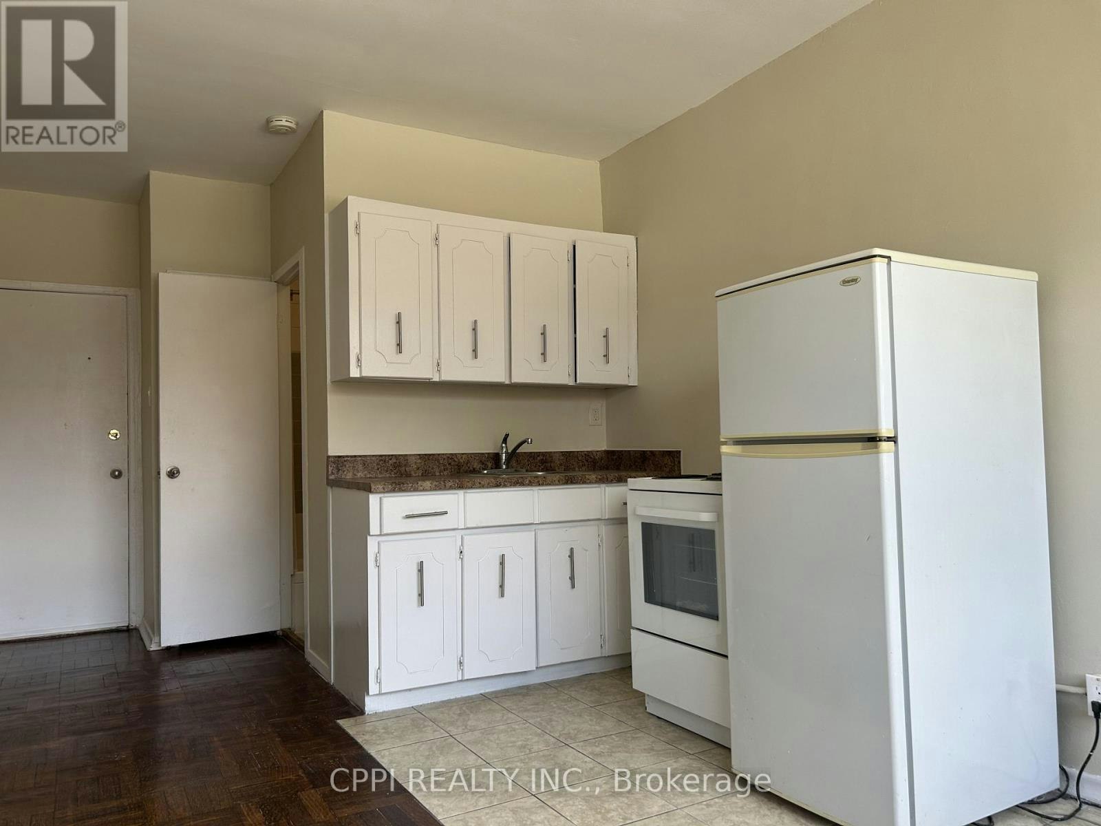 210-3 Hill Heights Road, Toronto, ON, M8Y 1Z1 - 2
