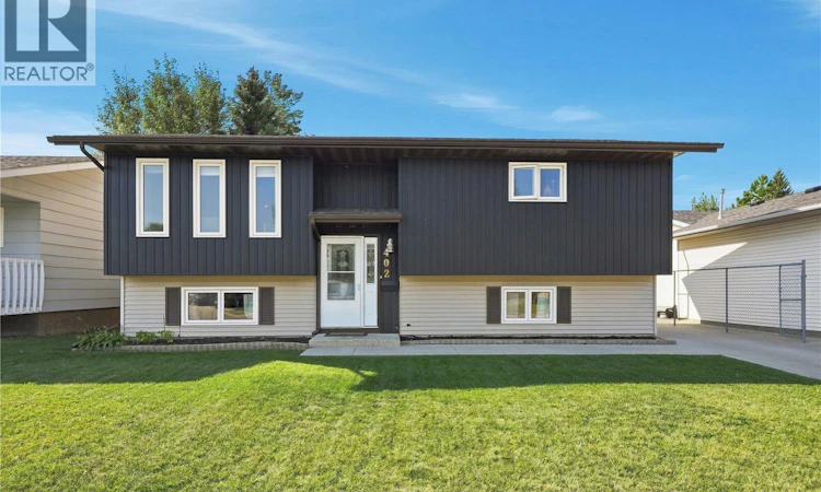 402 Fehr Crescent