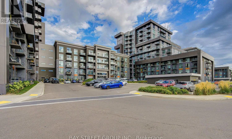 313-450 Dundas Street E