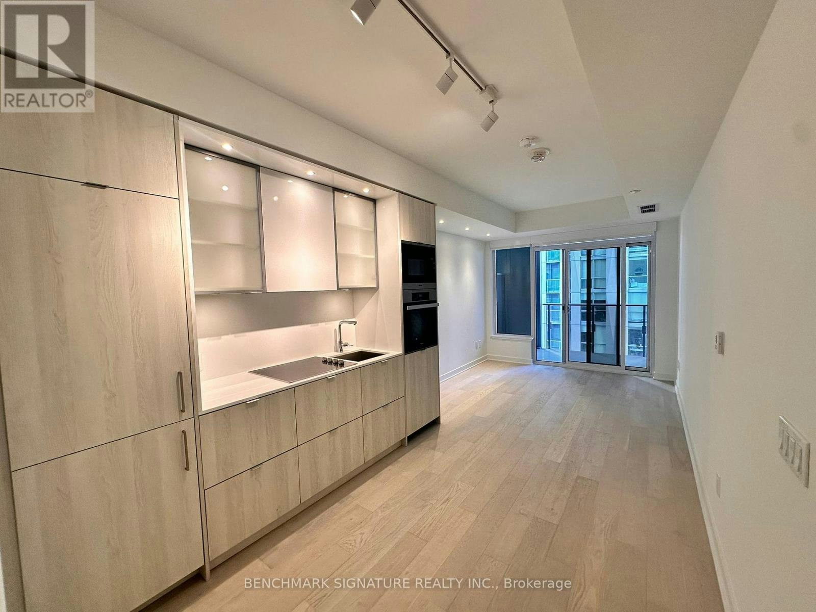 1208-11 Yorkville Avenue, Toronto, ON, M4W 1L2 - 2