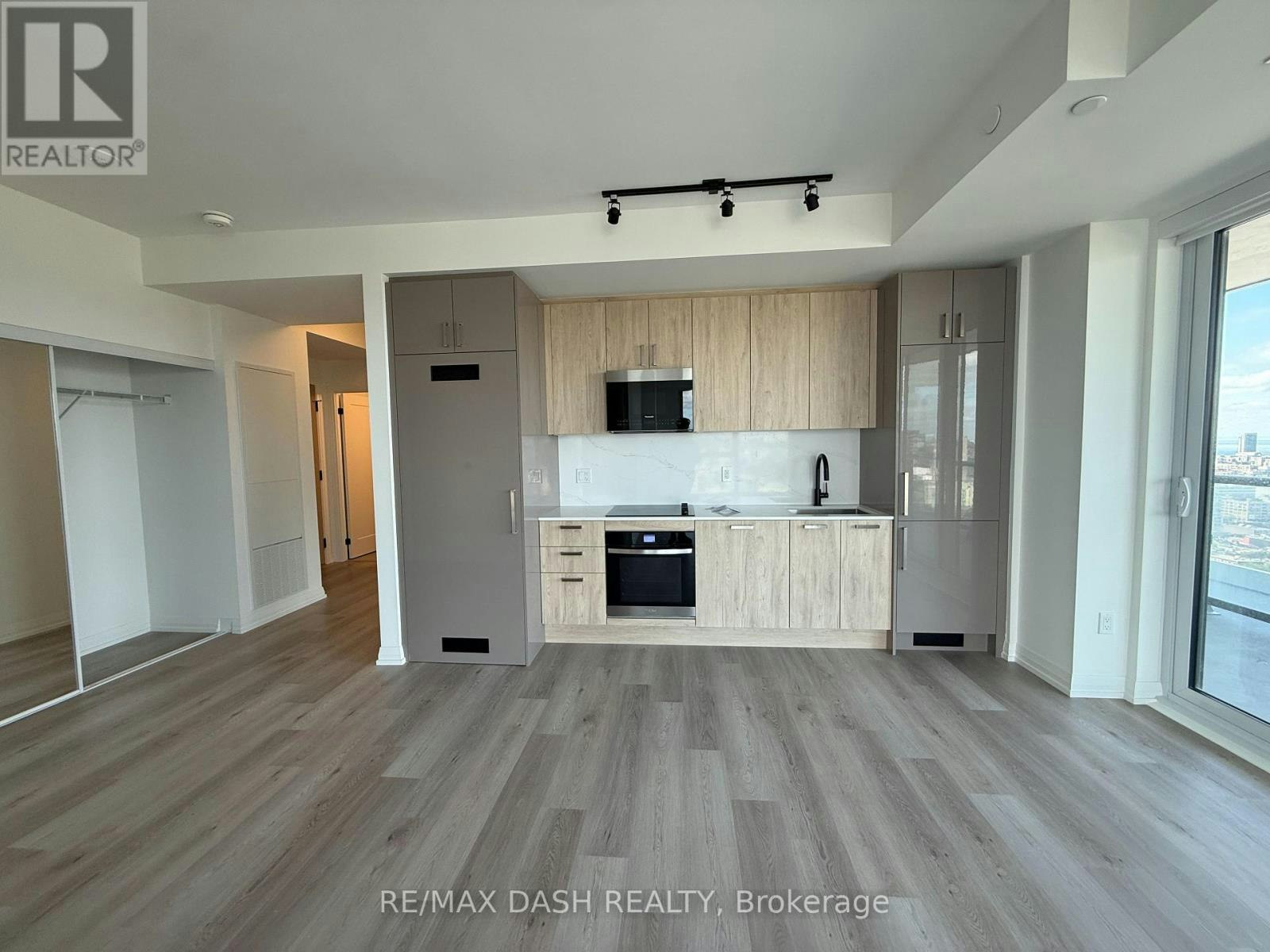 LP10-280 Dundas Street W, Toronto, ON, M5T 0E3 - 10