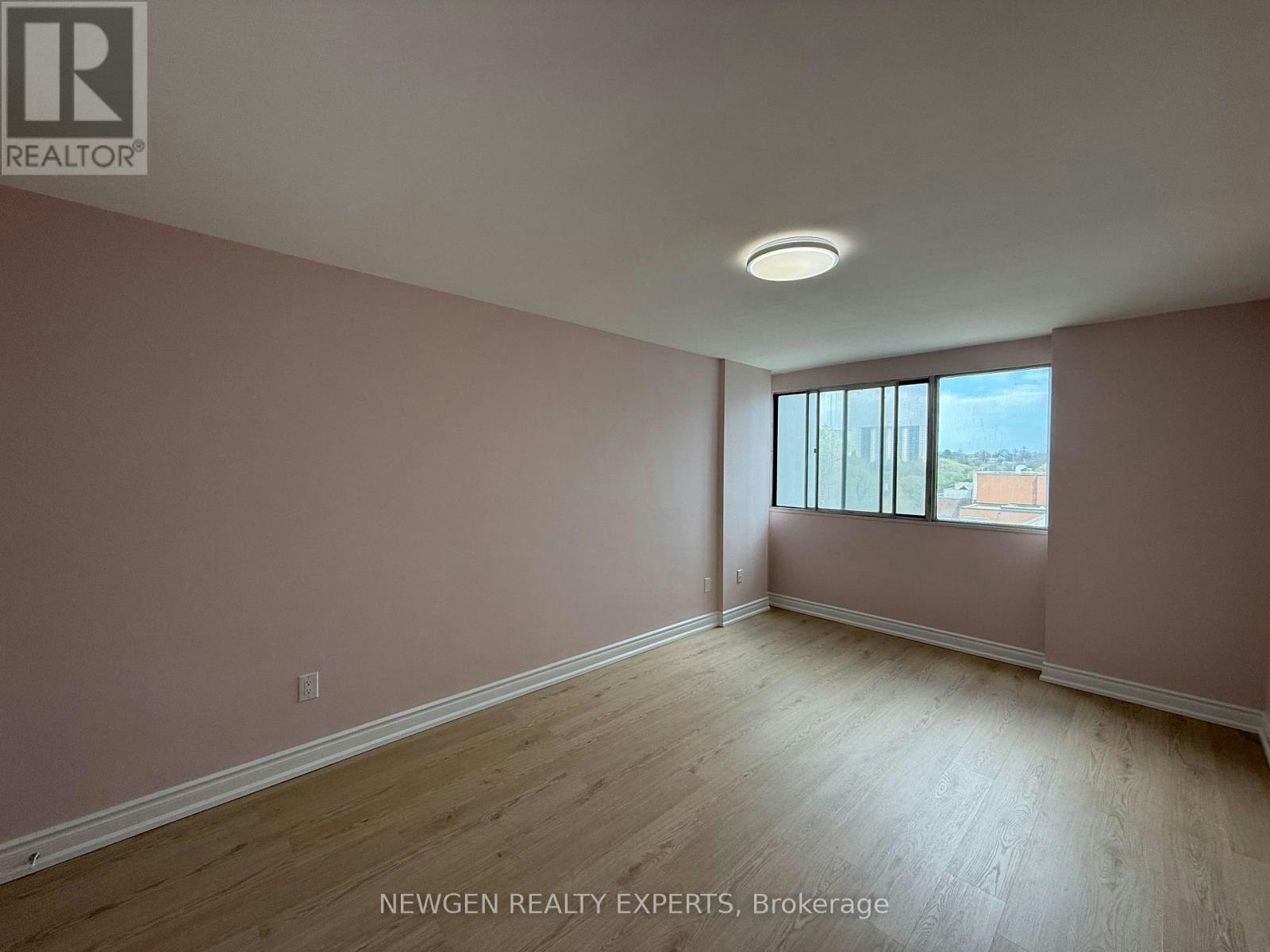 502-3 Massey Square, Toronto, ON, M4C 5L5 - 28