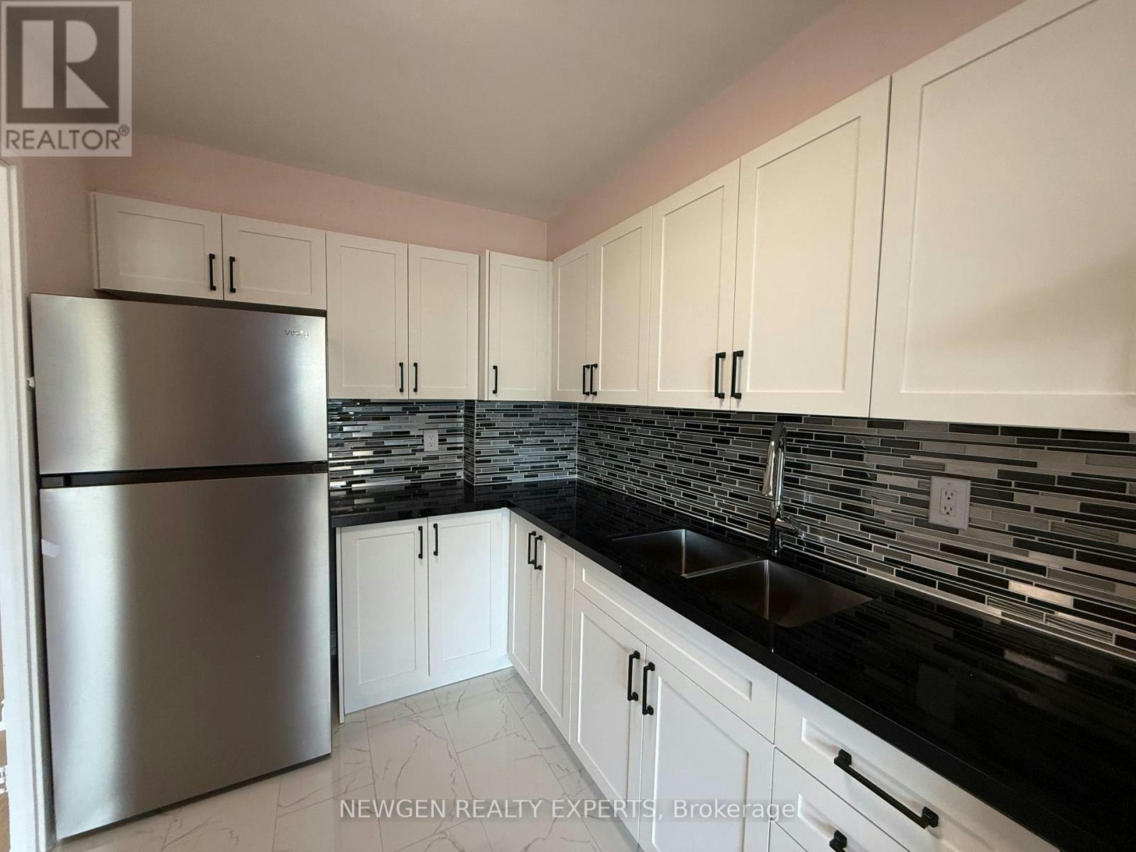 502-3 Massey Square, Toronto, ON, M4C 5L5 - 15
