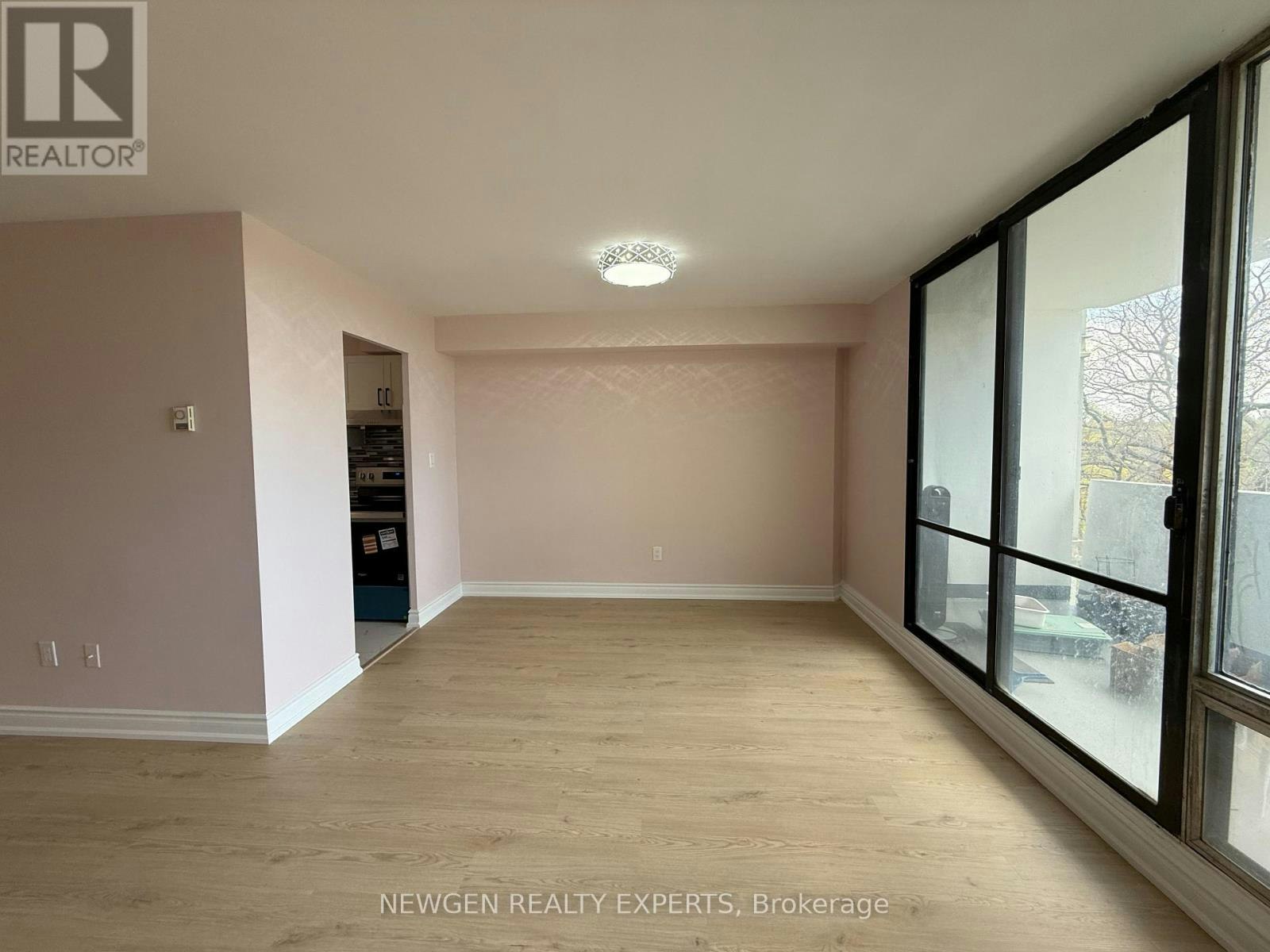 502-3 Massey Square, Toronto, ON, M4C 5L5 - 10