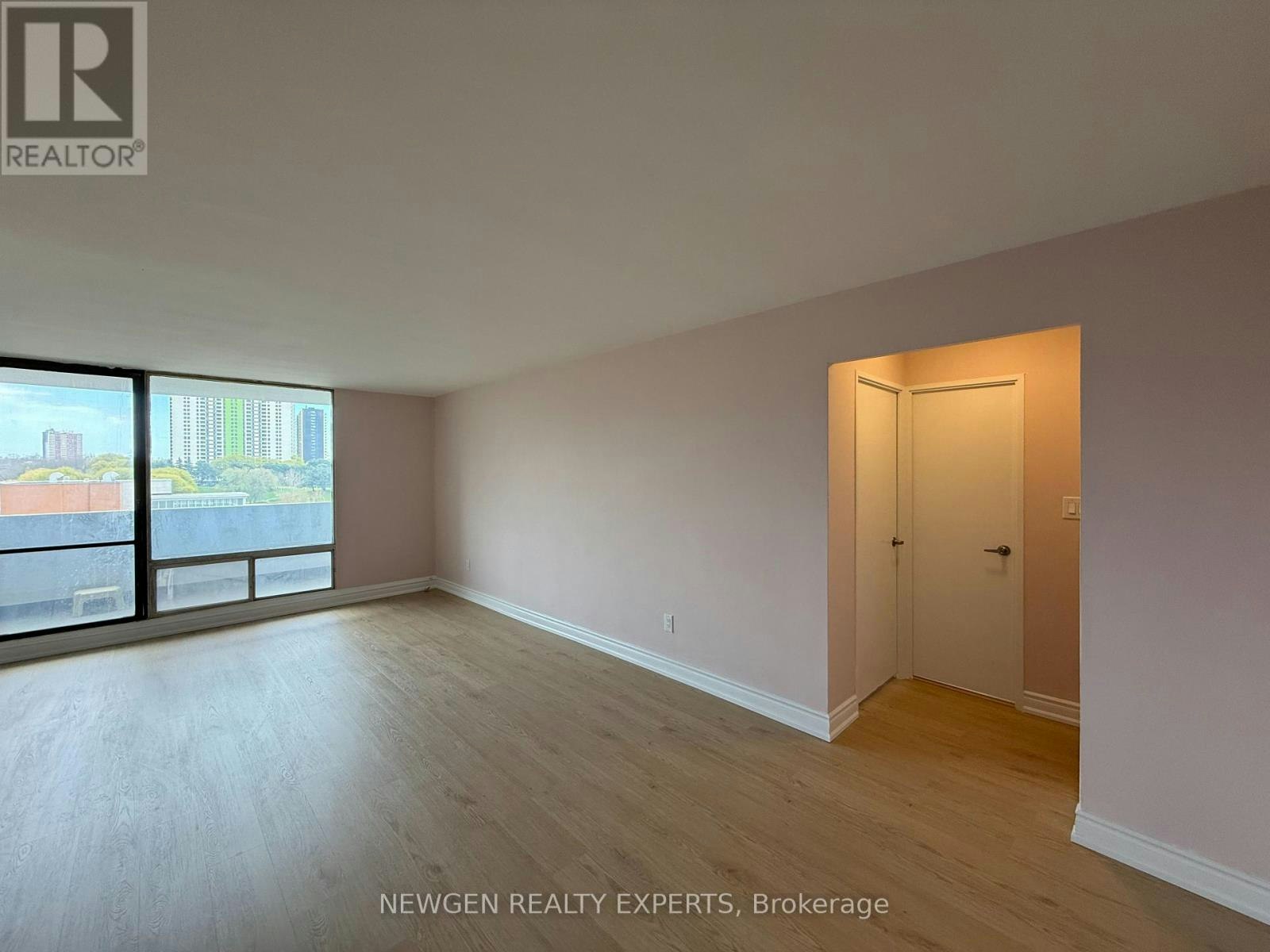 502-3 Massey Square, Toronto, ON, M4C 5L5 - 8