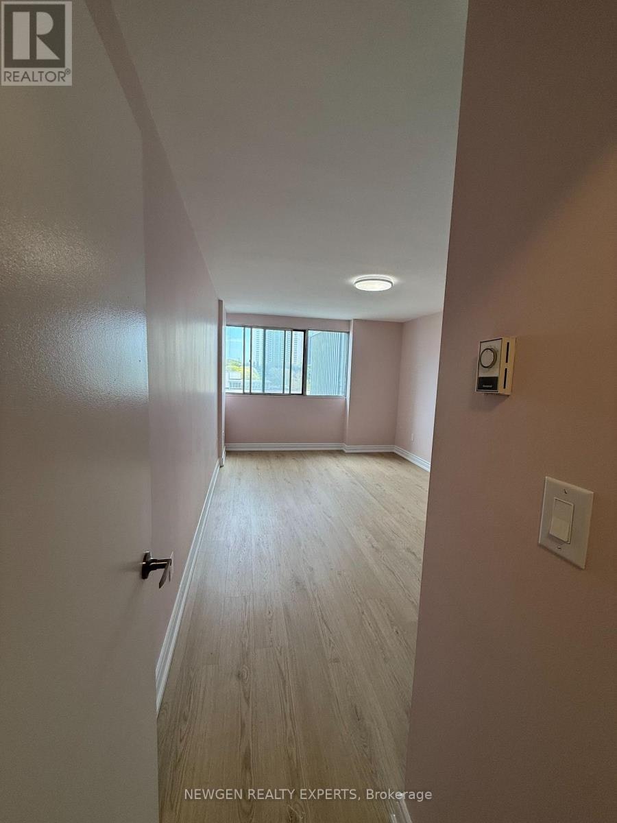 502-3 Massey Square, Toronto, ON, M4C 5L5 - 24