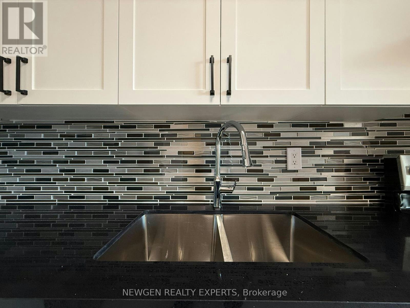 502-3 Massey Square, Toronto, ON, M4C 5L5 - 17