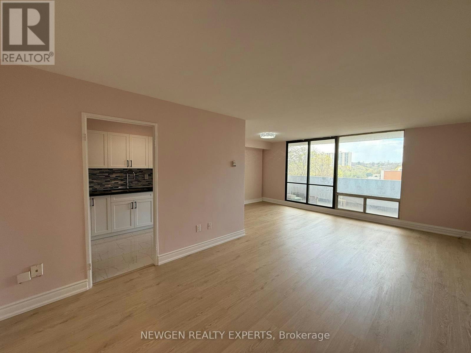 502-3 Massey Square, Toronto, ON, M4C 5L5 - 7