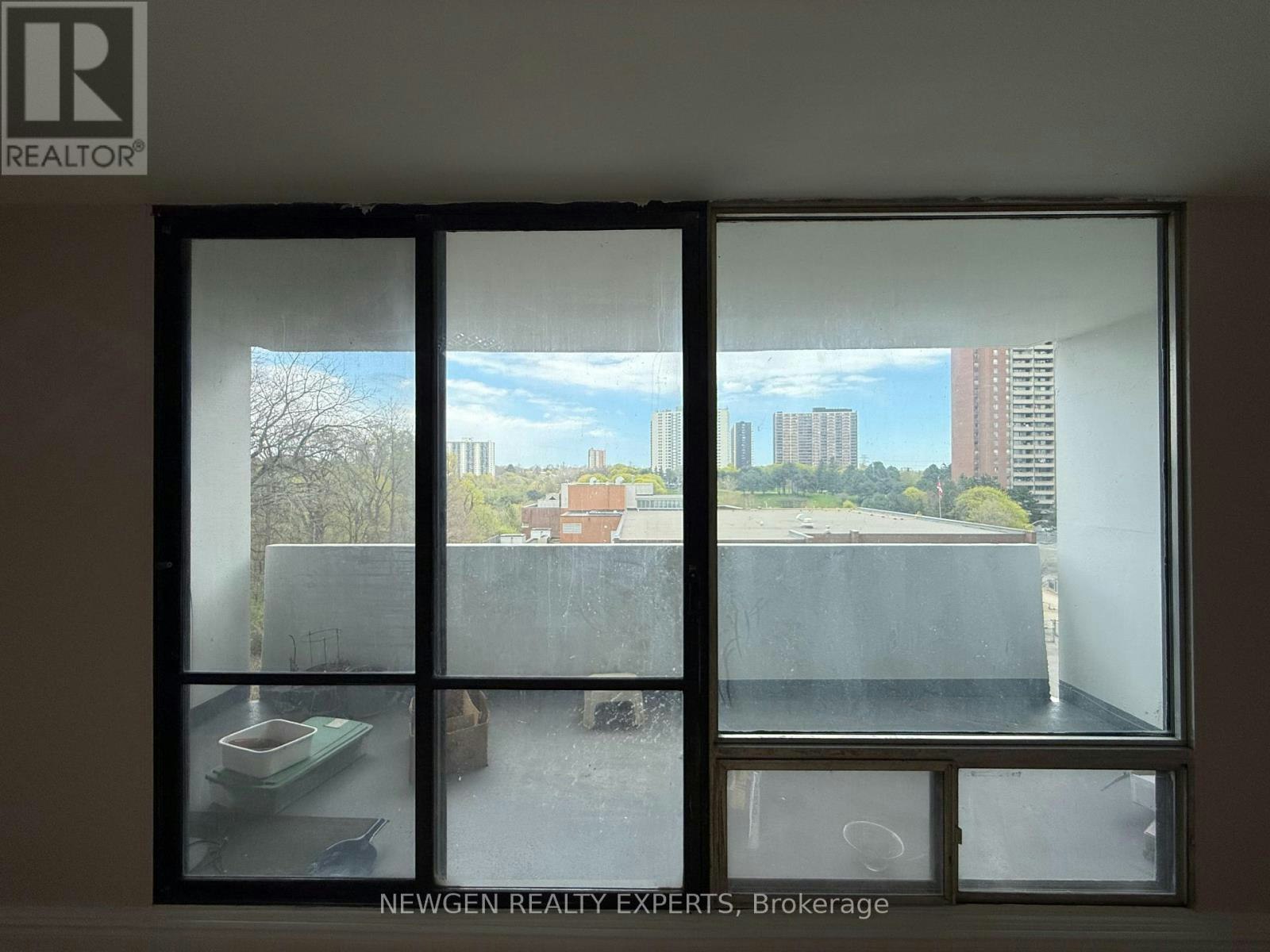 502-3 Massey Square, Toronto, ON, M4C 5L5 - 32