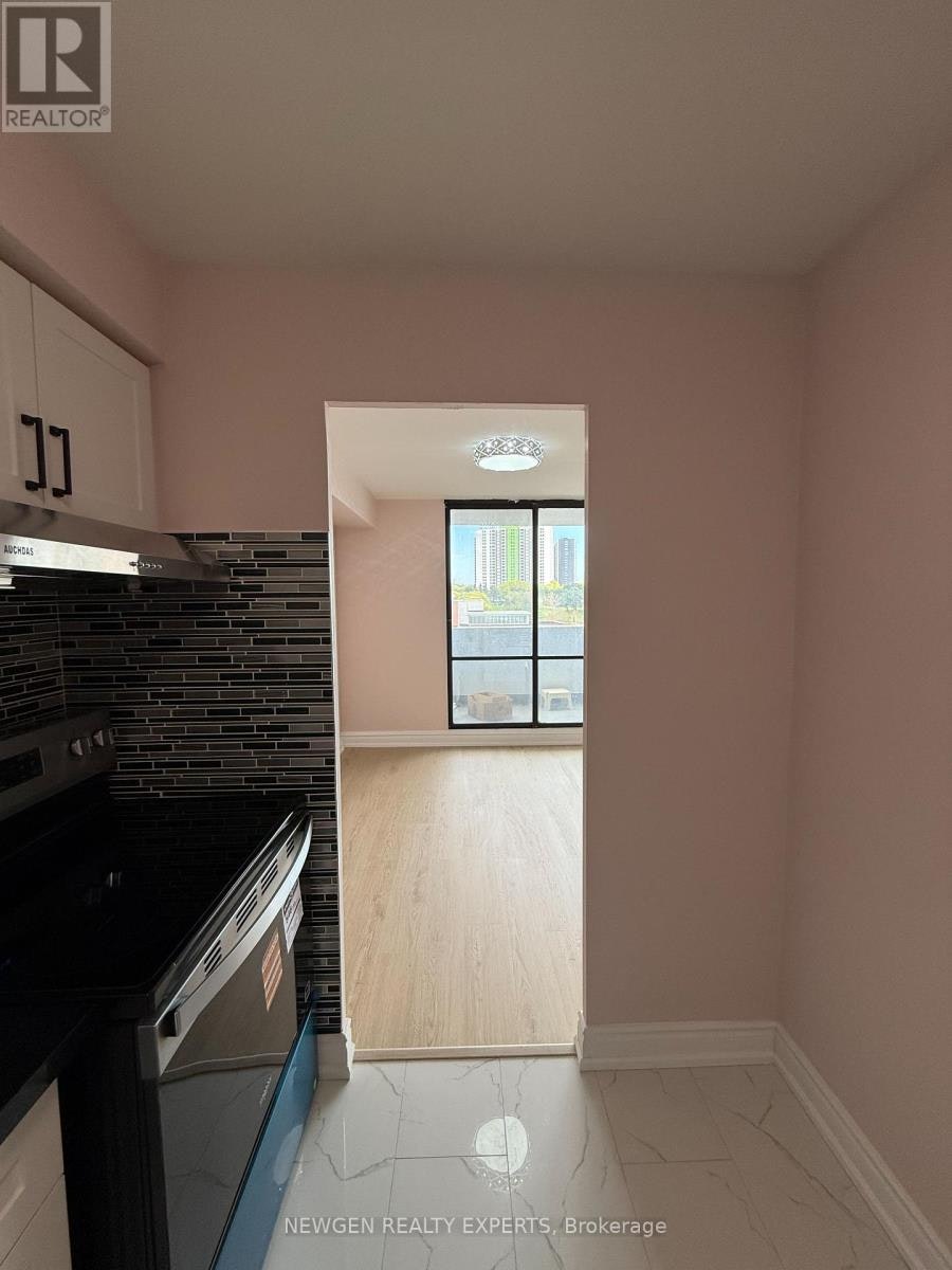 502-3 Massey Square, Toronto, ON, M4C 5L5 - 20