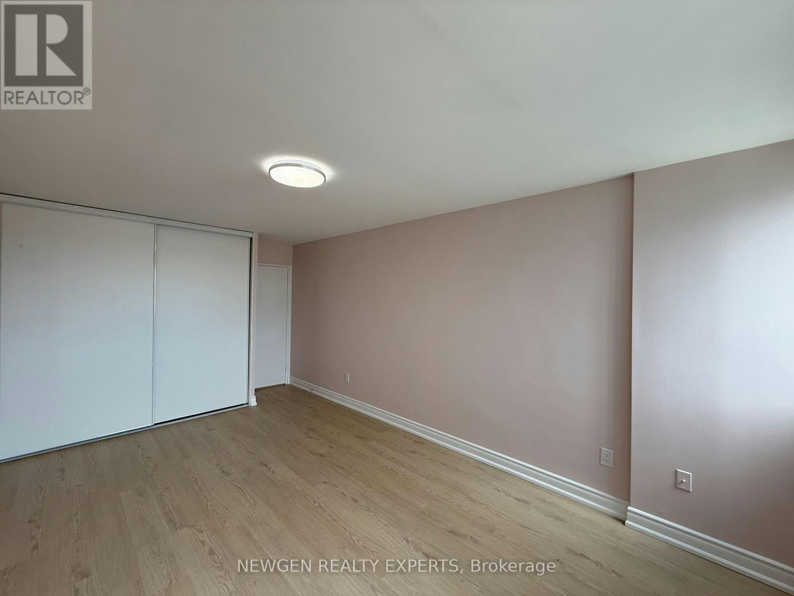 502-3 Massey Square, Toronto, ON, M4C 5L5 - 27