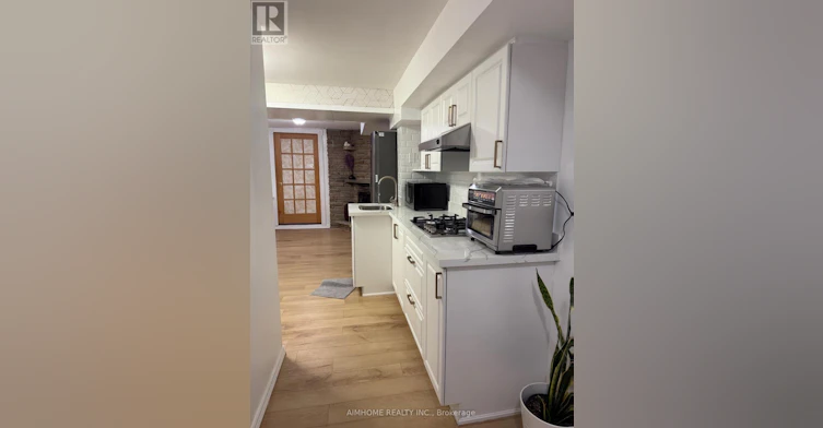 BSMT 2-72 La Rose Avenue, Toronto, ON, M9P 1B1 - 9