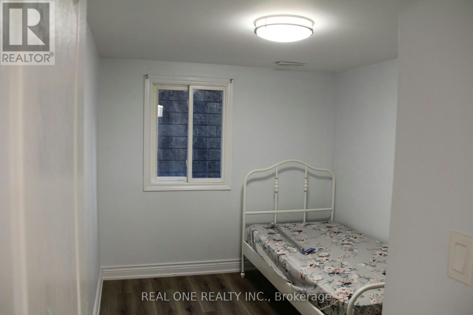 243 Kingslake Road, Toronto, ON, M2J 3G9 - 8