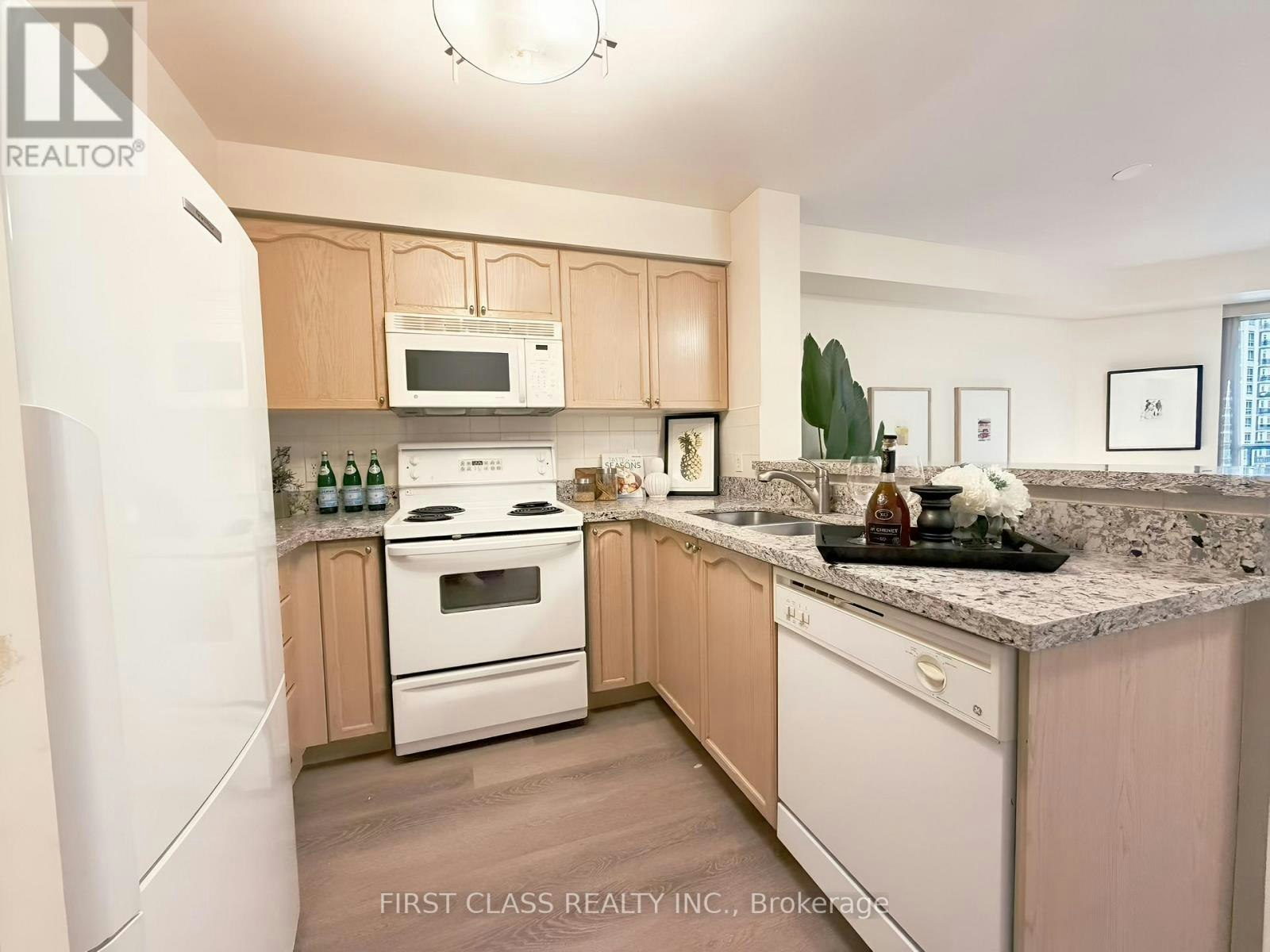 715-11 Michael Power Place, Toronto, ON, M9A 5G3 - 3