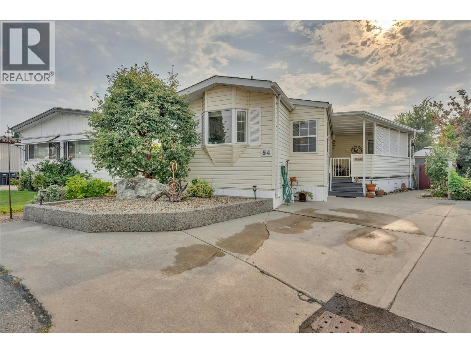 54-999 Burnaby Avenue, Penticton, BC, V2A 1G7