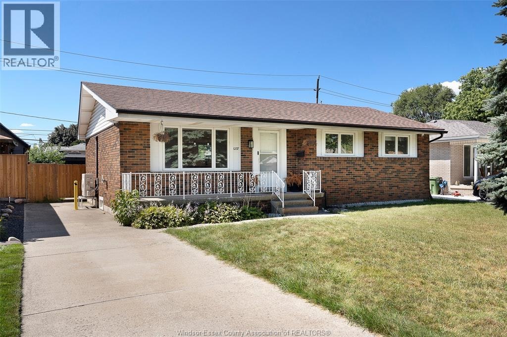 1237 Homedale, Windsor, ON, N8S 2T6