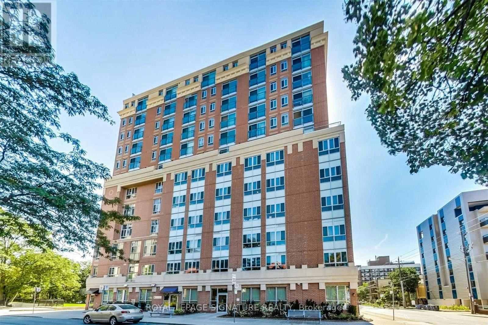 201-15 Maplewood Avenue, Toronto, ON, M6C 4B4