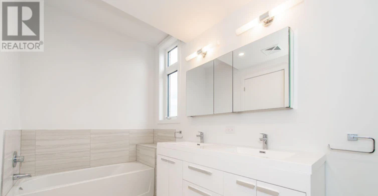 66A Perth Avenue, Toronto, ON, M6R 0A8 - 8