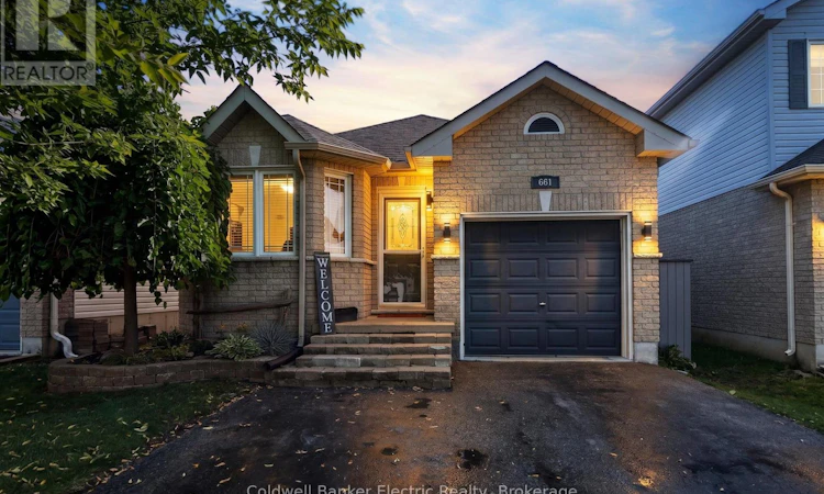 661 Clancy Crescent