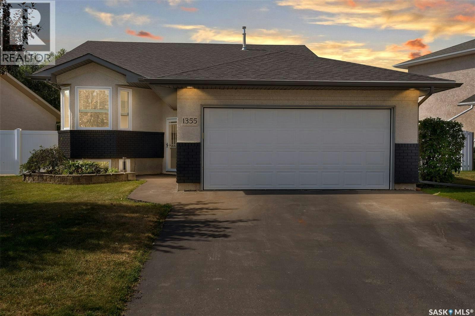 1355 Maple Leaf Crescent N, Regina, SK, S4X 4J4