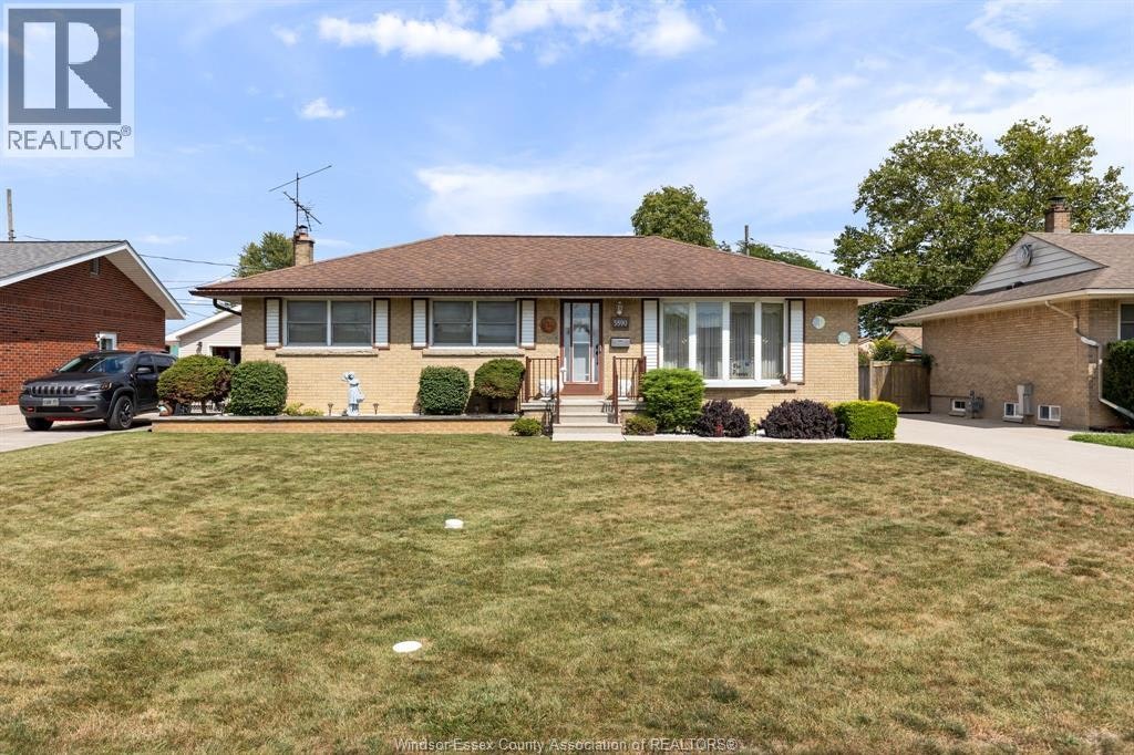 3890 Avon, Windsor, ON, N9G 2E3