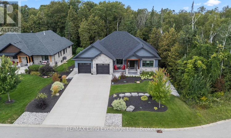 9 Lakeside Woods Crescent