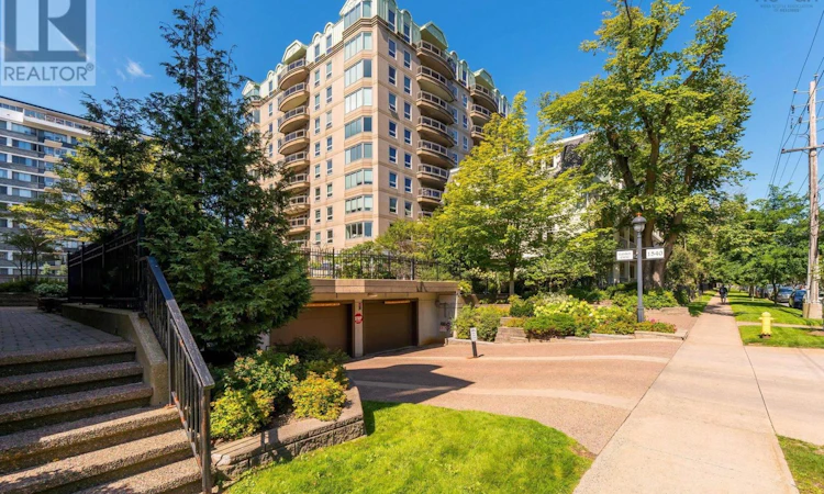302-1540 Summer Street