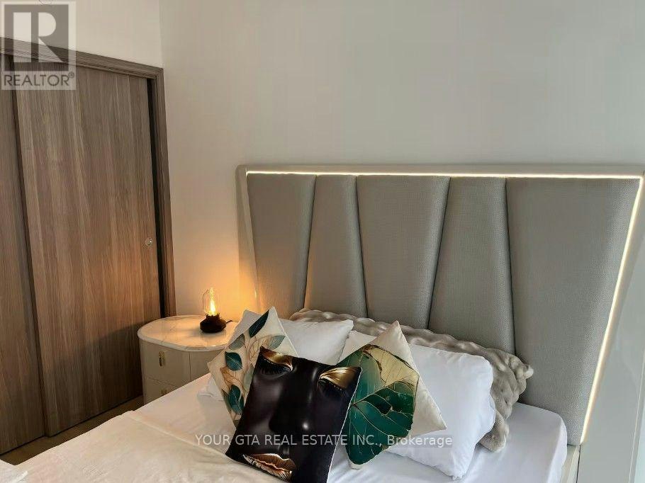 3 Concord Cityplace Way, Toronto, ON, M5V 0X4 - 3