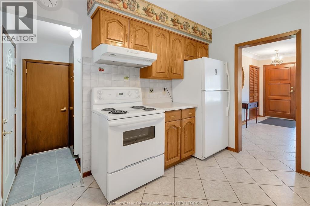 1689 Shawnee, Tecumseh, ON, N8N 1S4 - 9