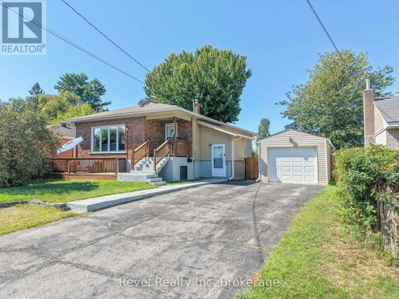 257 Lee Avenue, North Bay, ON, P1A 2K7