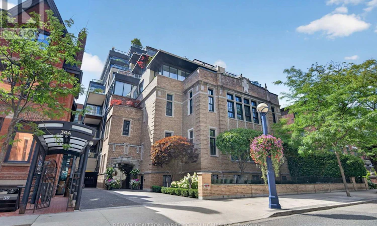 2A-36 Hazelton Avenue