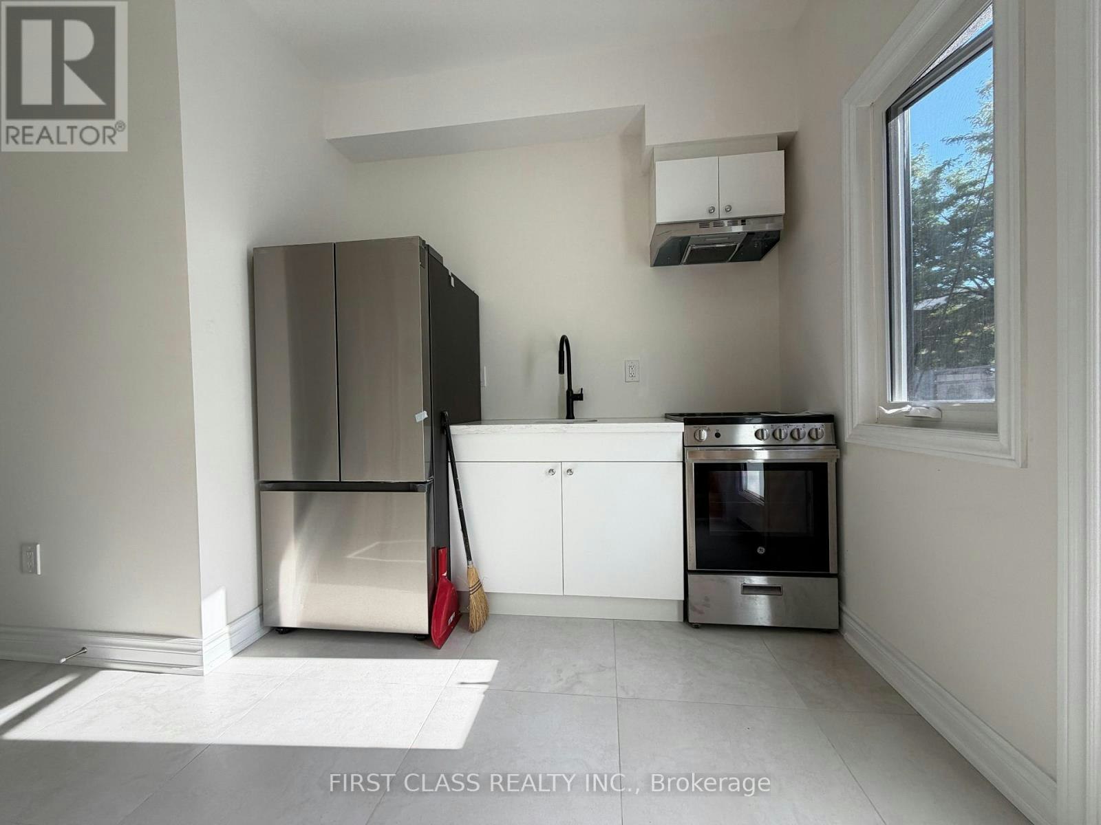 201-356 Huron Street, Toronto, ON, M5S 2G3 - 4