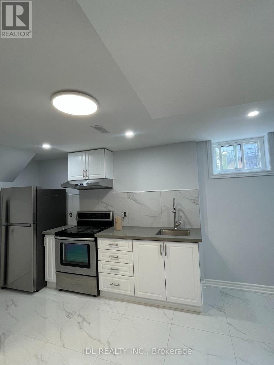 29 Summerglade Drive, Toronto, ON, M1S 1W8 - 4