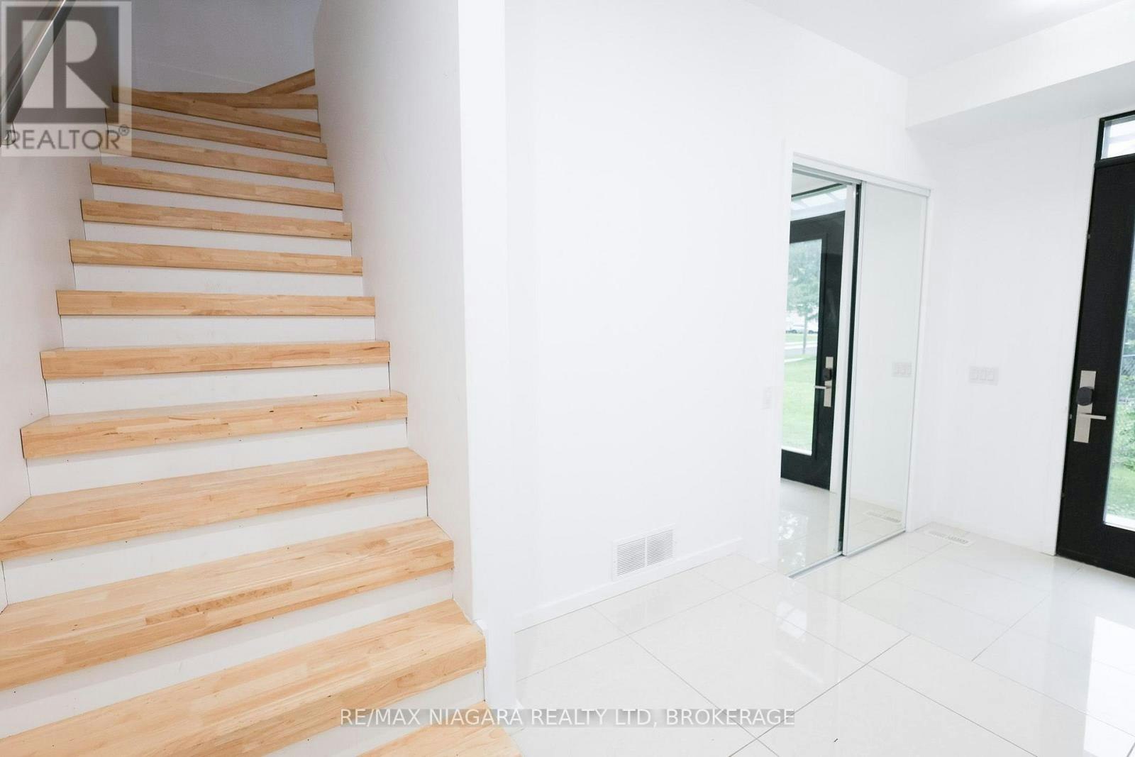 72 First Street, Welland, ON, L3B 4R9 - 4