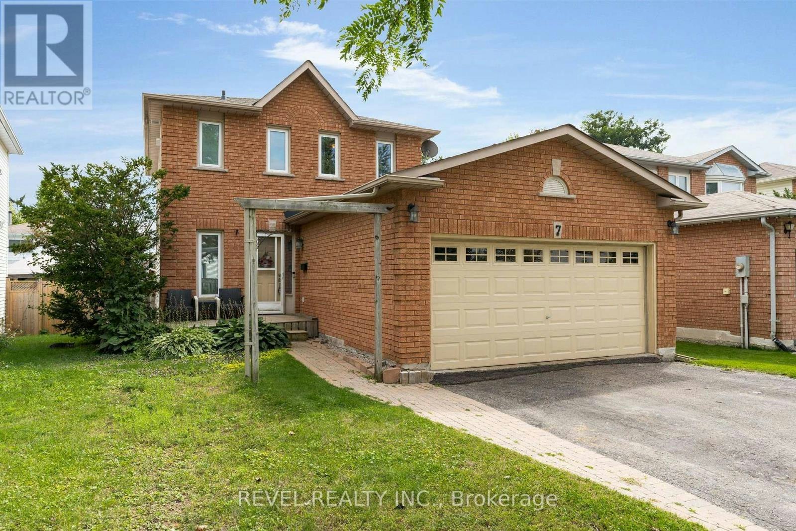 7 Penton Drive, Barrie, ON, L4N 7A3
