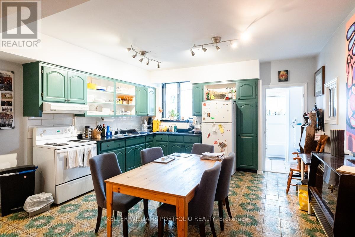 MAIN FL-184 Franklin Avenue, Toronto, ON, M6P 3Y8