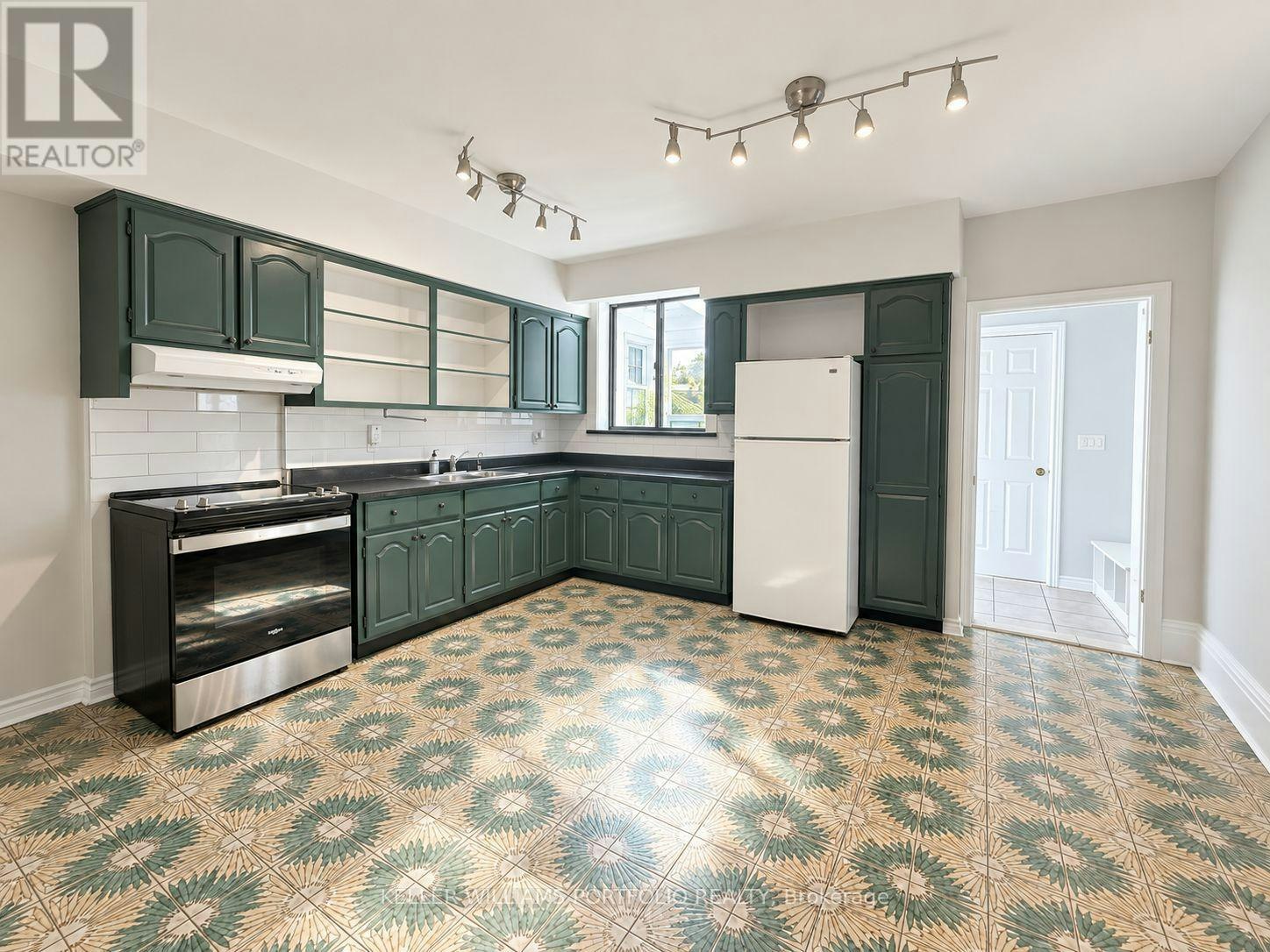 MAIN FL-184 Franklin Avenue, Toronto, ON, M6P 3Y8 - 2